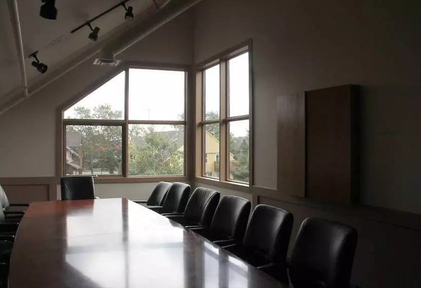 בית מלון כפרי Aspen Village