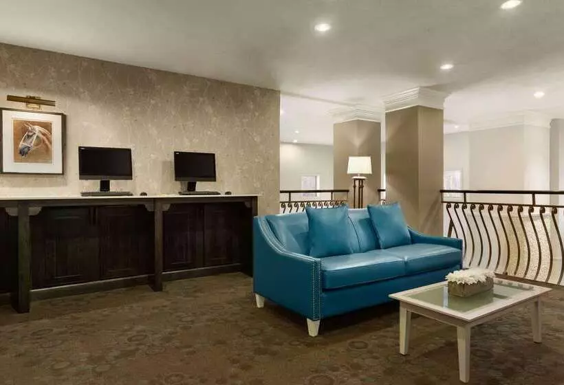 호텔 Days Inn & Suites By Wyndham Brandon