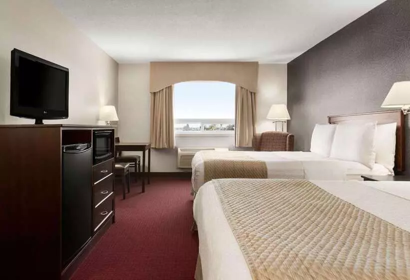 호텔 Days Inn & Suites By Wyndham Brandon