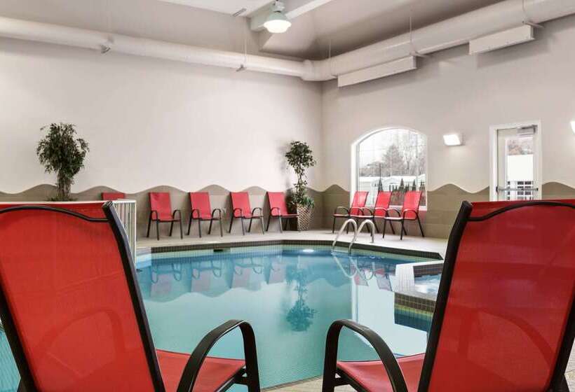 فندق Days Inn & Suites By Wyndham Brandon