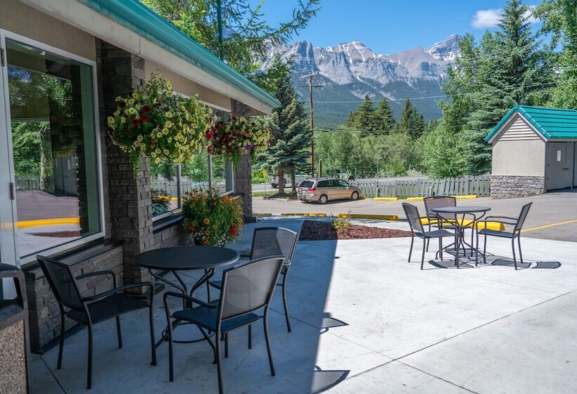 Hotel Pocaterra Inn & Waterslide