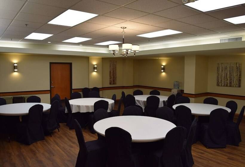 Hotel Pocaterra Inn & Waterslide