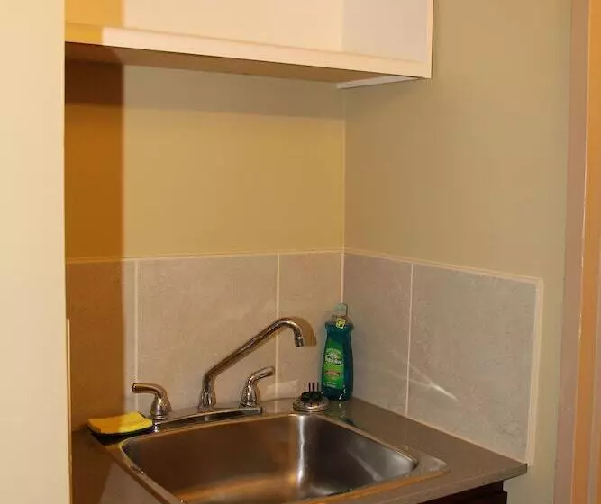 Отель Broadway Lodge