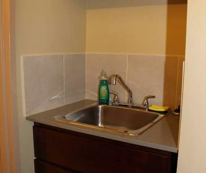 Отель Broadway Lodge