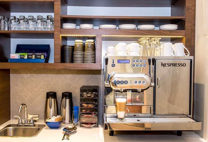 Otel Hilton Montreal Laval