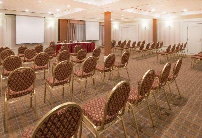 فندق Ramada By Wyndham St. John's