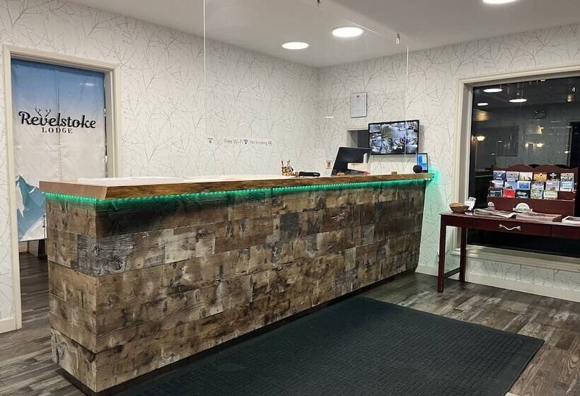 هتل Revelstoke Lodge