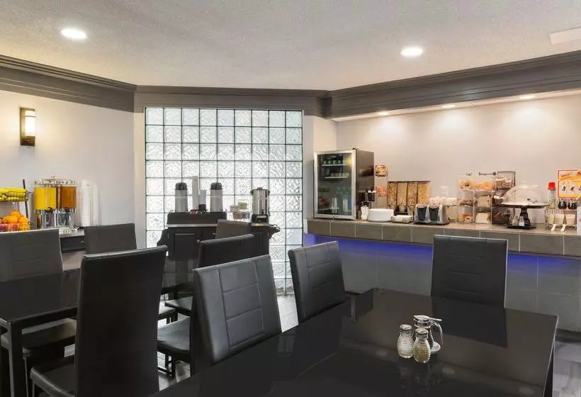 Hotel Travelodge Calgary University