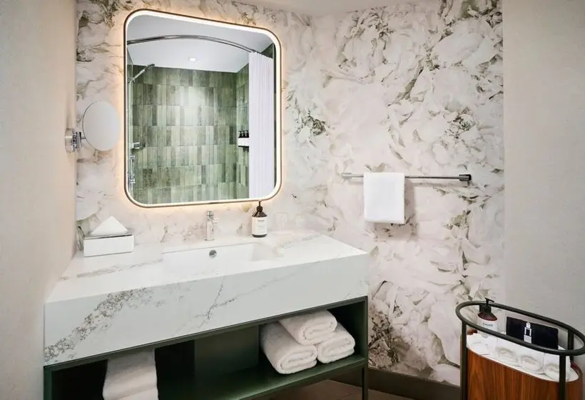 Ômage Hotel, Montreal Laval, a Tribute Portfolio Hotel