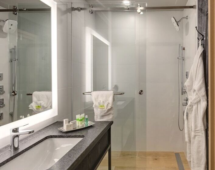 Peaks Hotel And Suites