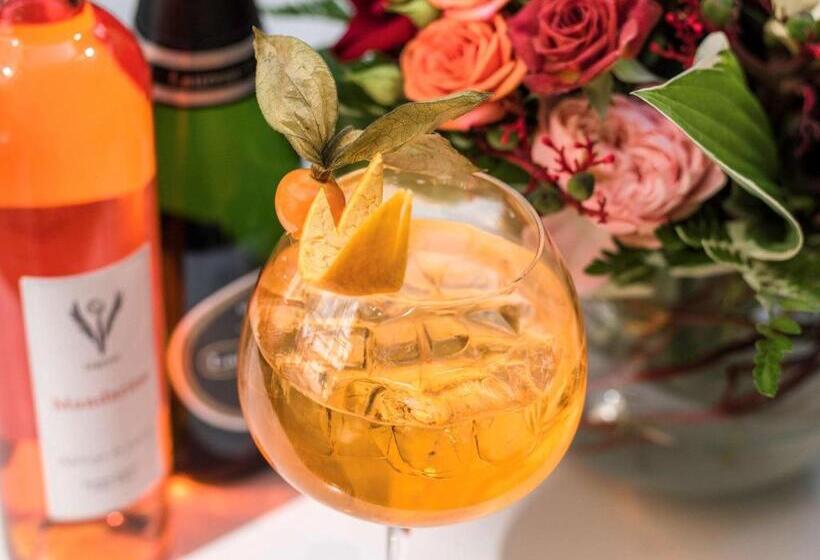 בית מלון כפרי Croisette Beach Cannes  Mgallery