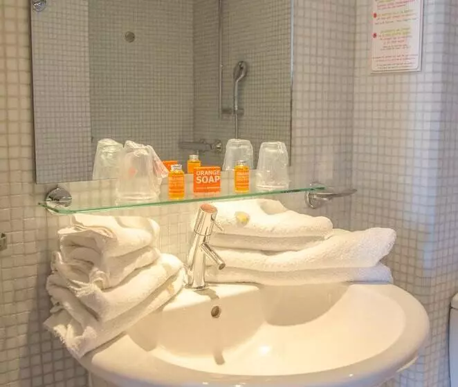 בית מלון כפרי Hôtel California