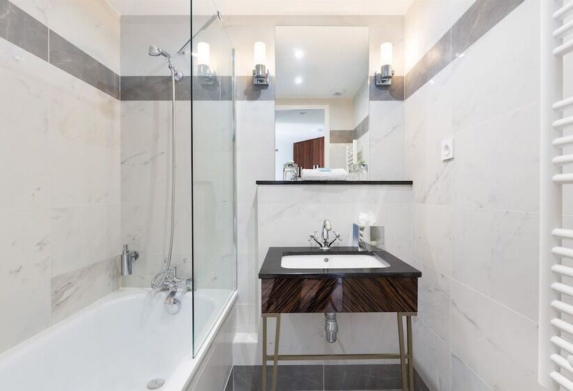 The Jay Hotel By Happyculture