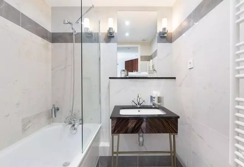 The Jay Hotel By Happyculture
