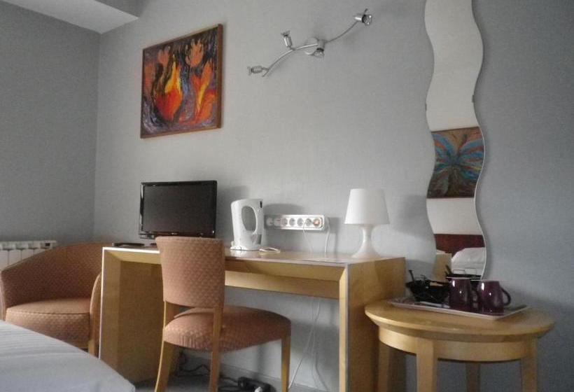 هتل Hôtel Le Cleves