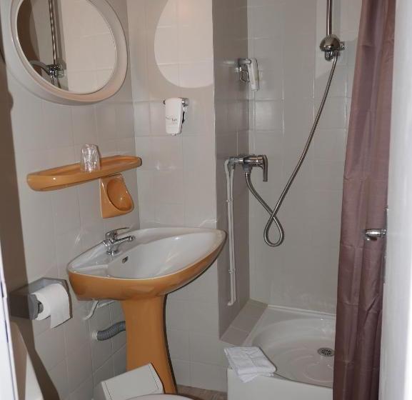 هتل Hôtel Le Cleves