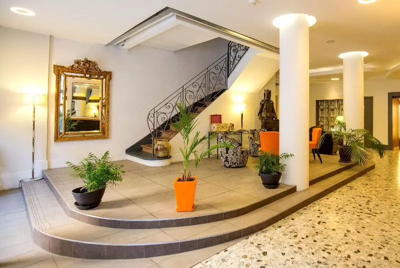 Отель Raymond 4 Toulouse