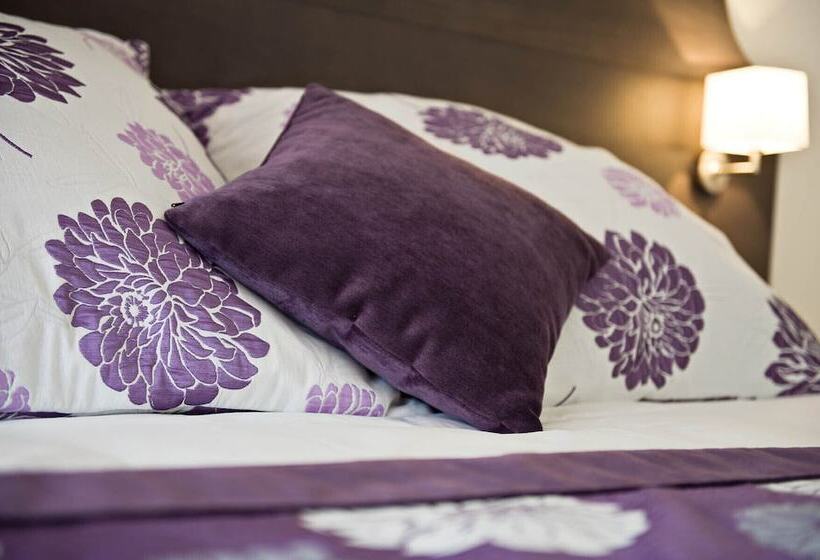 Отель Moulin De Vernègues Hôtel & Spa