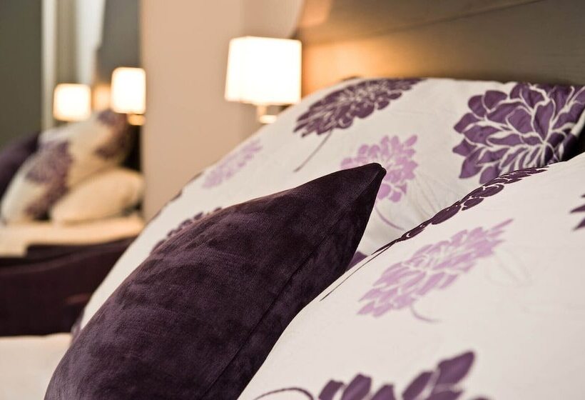 Отель Moulin De Vernègues Hôtel & Spa