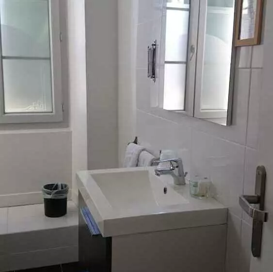 هتل The Originals Boutique, Villa Montpensier, Pau