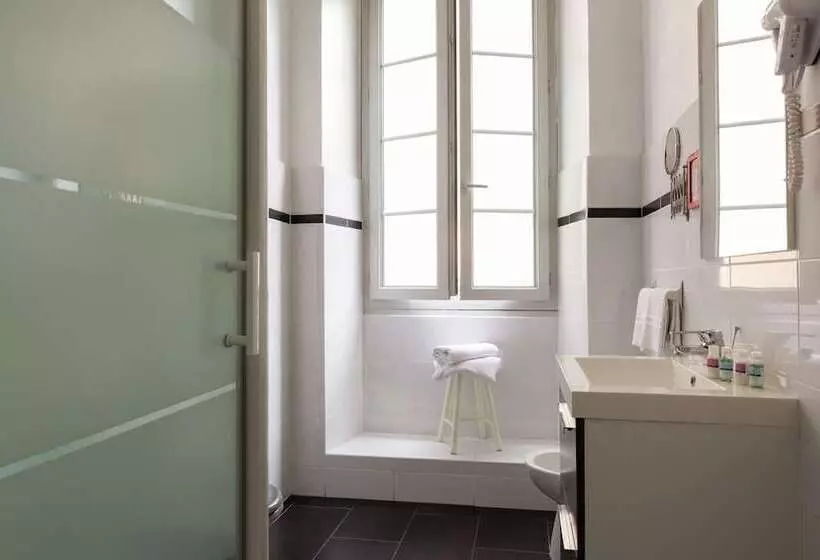 هتل The Originals Boutique, Villa Montpensier, Pau