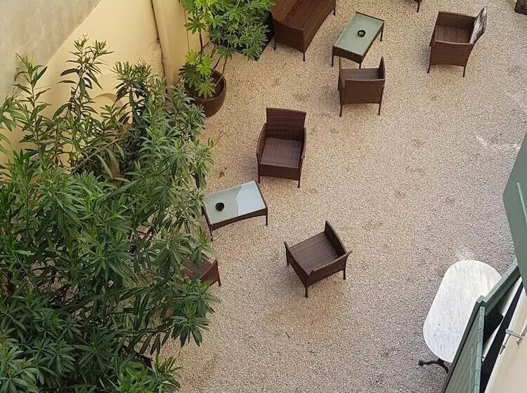 هتل The Originals Boutique, Villa Montpensier, Pau