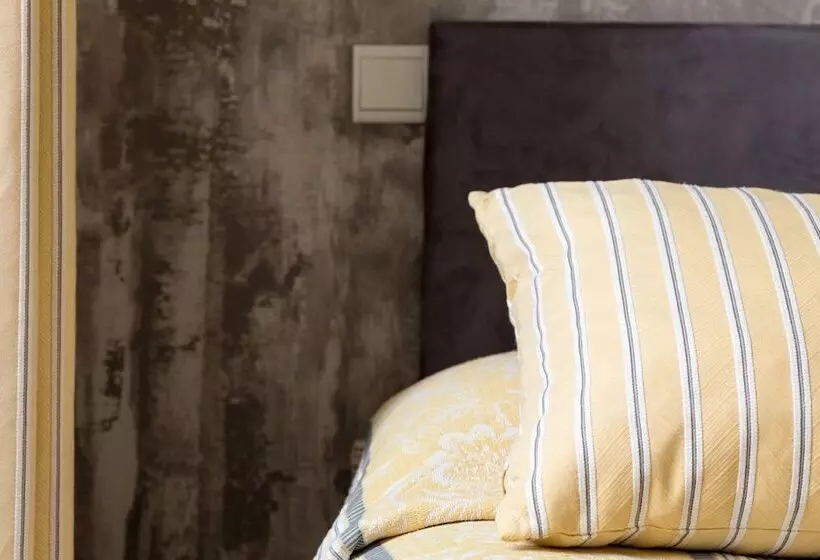 هتل The Originals Boutique, Villa Montpensier, Pau