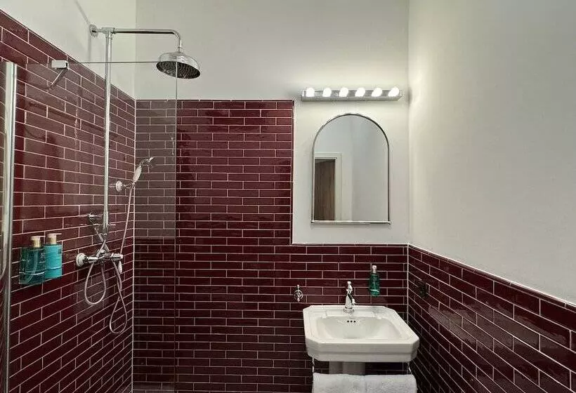 هتل Homaris East Side