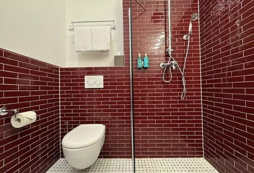 هتل Homaris East Side