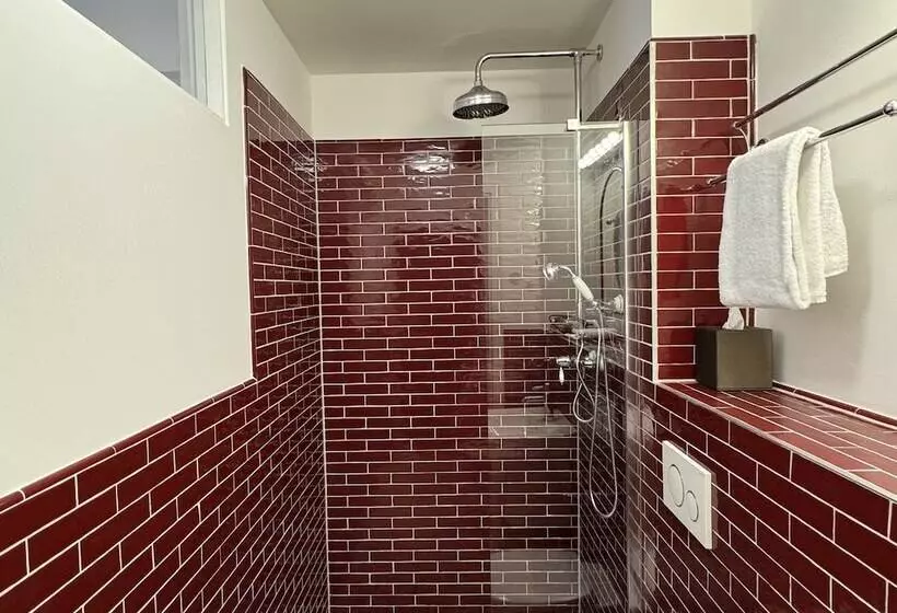 هتل Homaris East Side