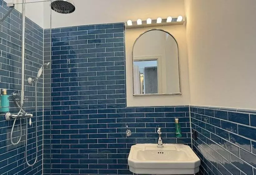 هتل Homaris East Side