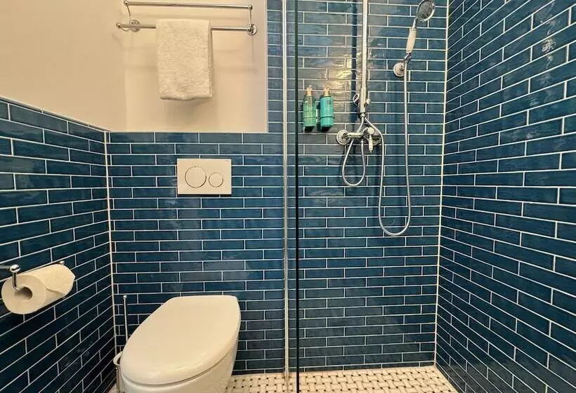 هتل Homaris East Side