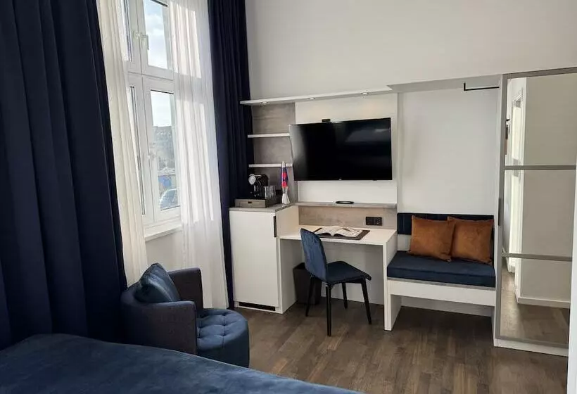 هتل Homaris East Side