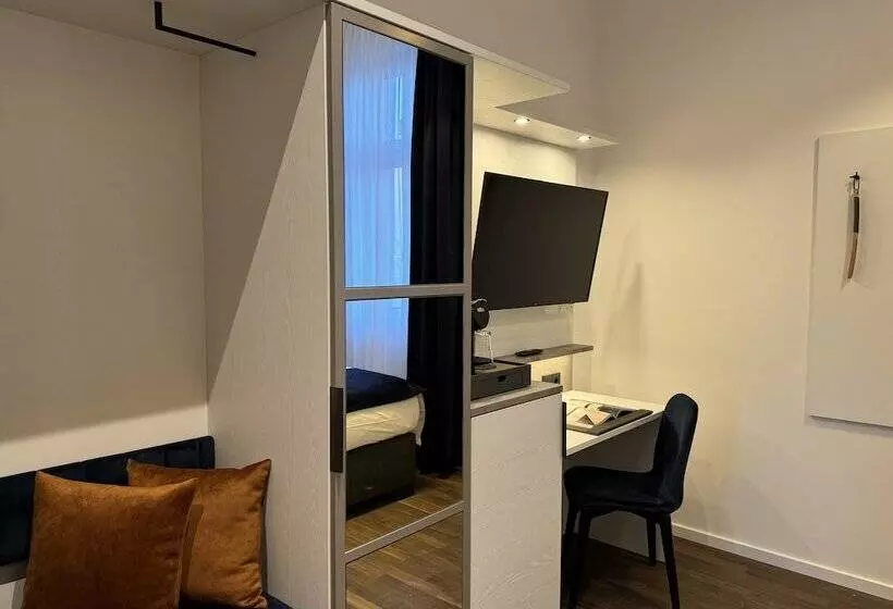 هتل Homaris East Side