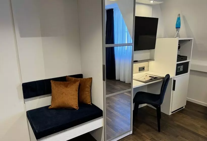 هتل Homaris East Side