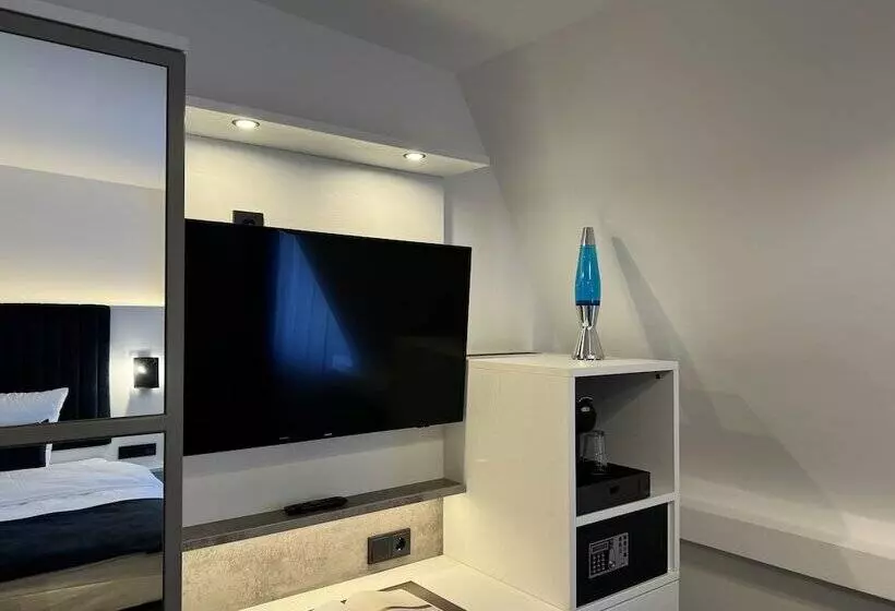 هتل Homaris East Side