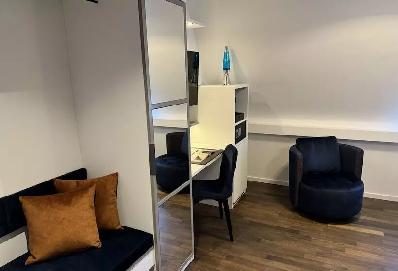 هتل Homaris East Side