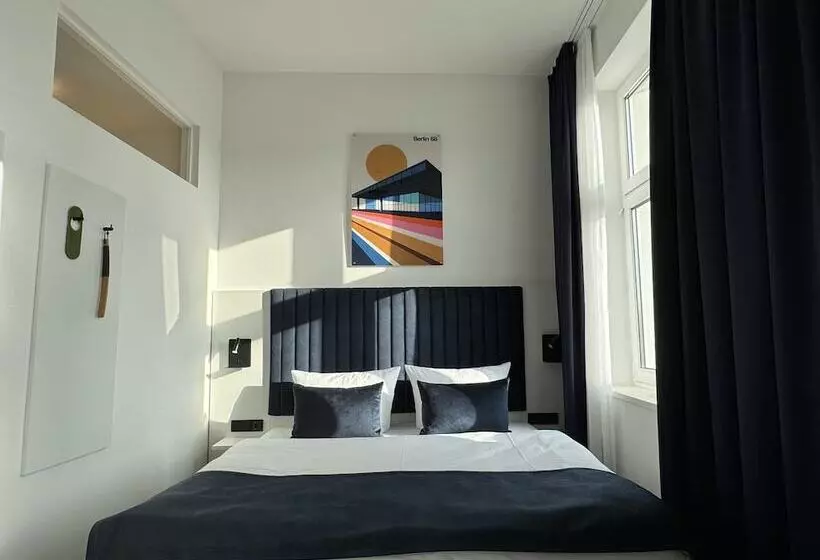 هتل Homaris East Side