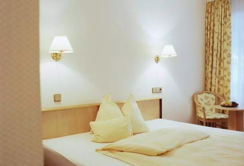 בית מלון כפרי Rheinterrasse Benrath