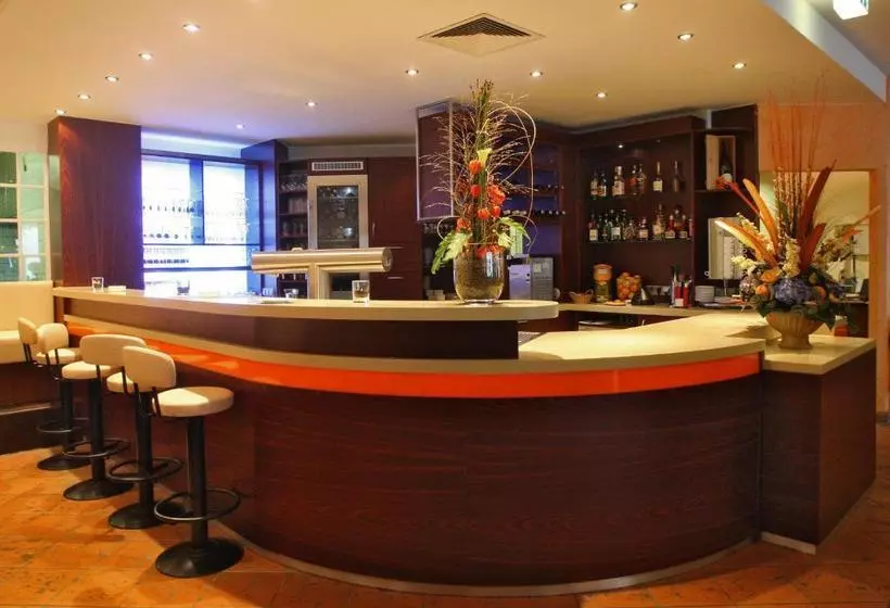 בית מלון כפרי Rheinterrasse Benrath