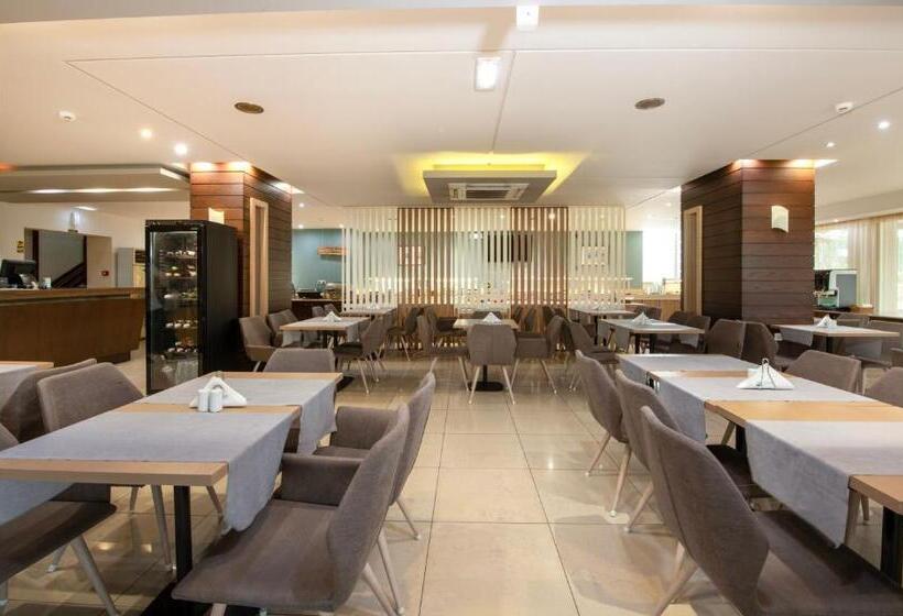 בית מלון כפרי Atrion Resort