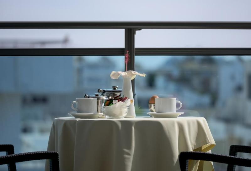 هتل Manousos City