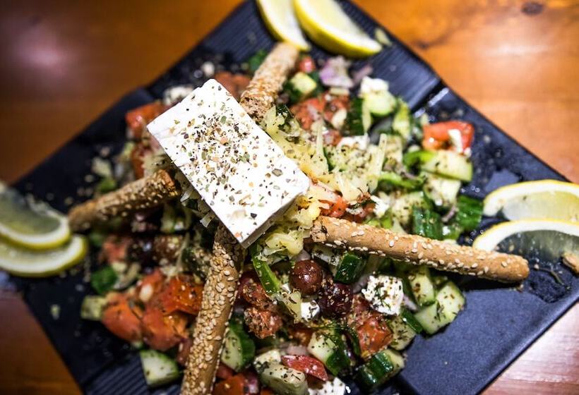 هتل Manousos City