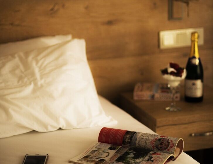 בית מלון כפרי Club Marma