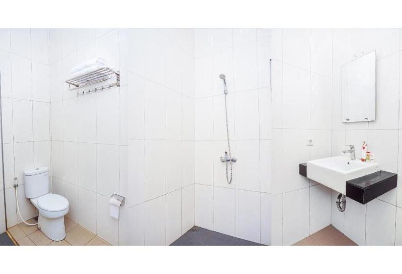 فندق Triza By Oyo Rooms