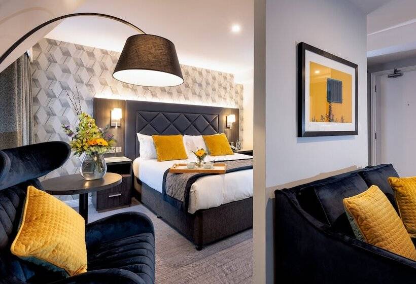 בית מלון כפרי Camden Court