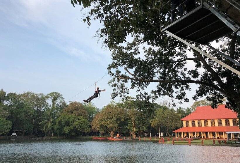 Hotel Taj Kumarakom Resort And Spa Kerala