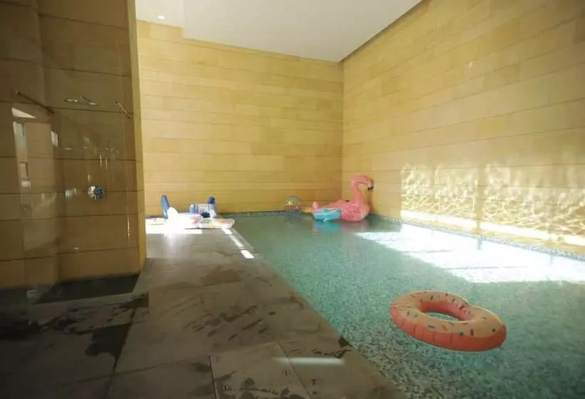 هتل Monot Suites
