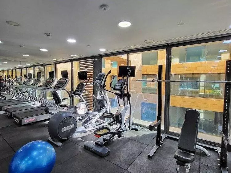 هتل Monot Suites
