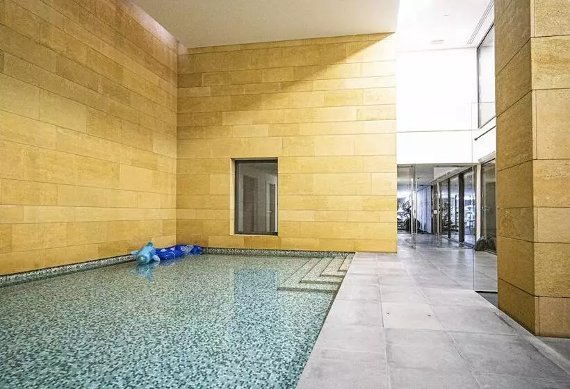 هتل Monot Suites
